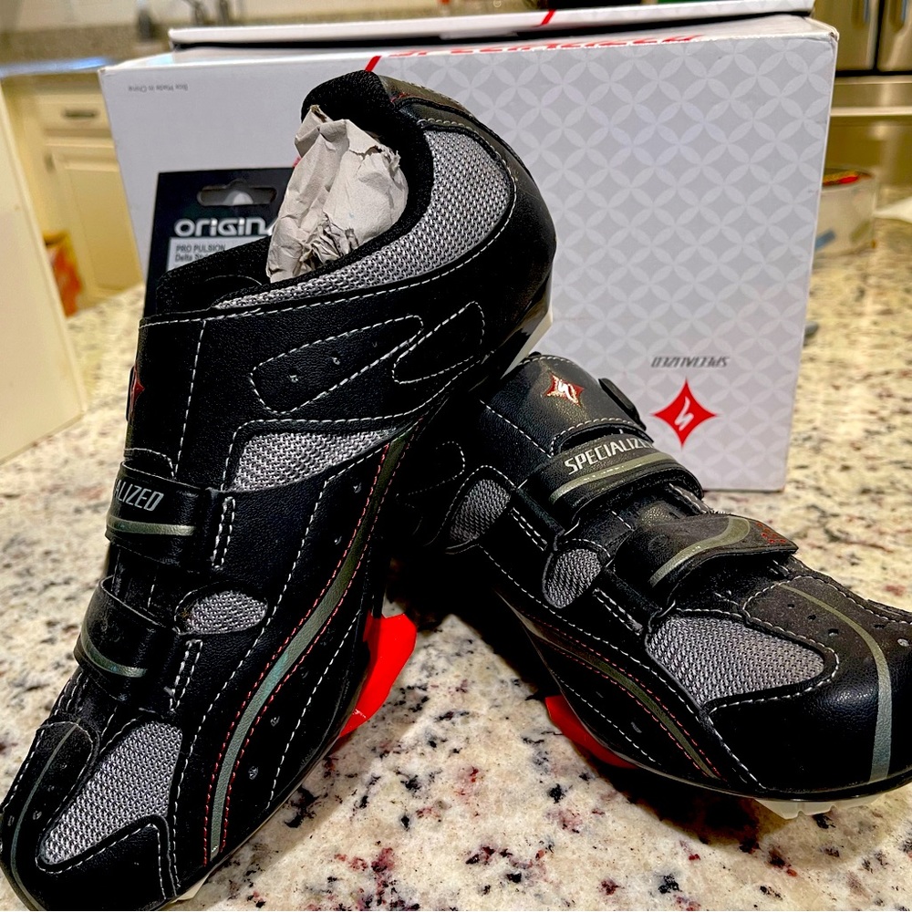 Body Geometry Torch Rd Women’s Cycle Shoes with Cleats - Excellent Condition